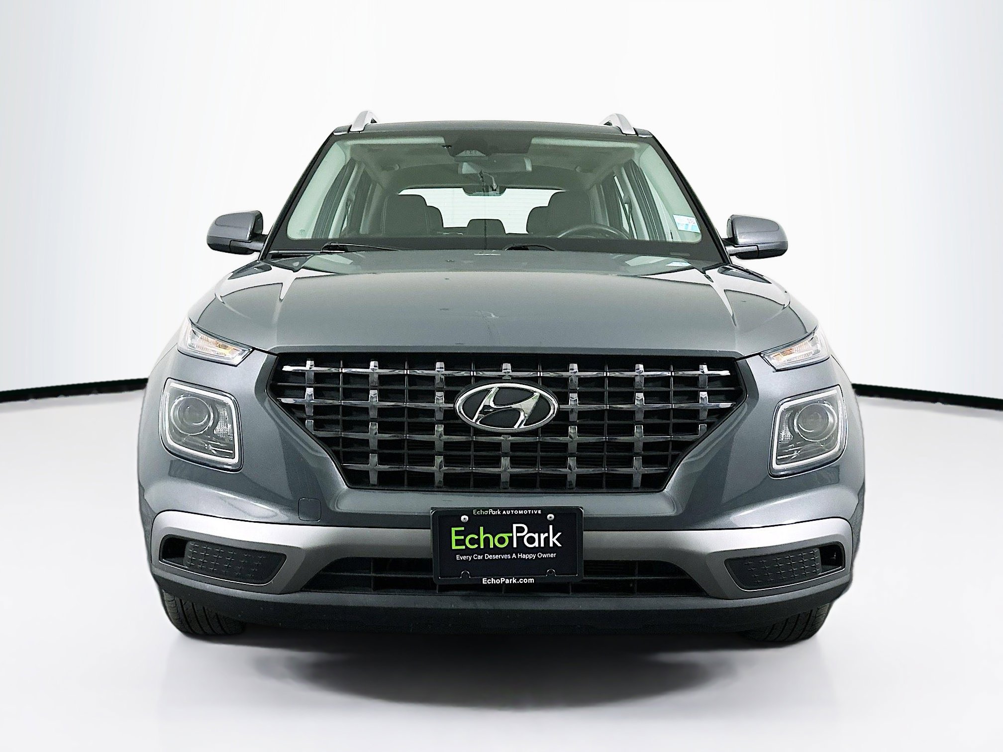 Used 2025 Hyundai Venue SEL FWD image 2