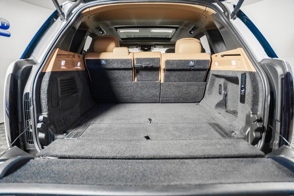 Used 2023 Land Rover Range Rover Long Wheelbase Autobiography image 8