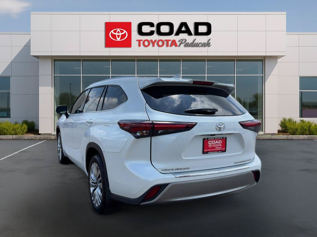 Certified 2025 Toyota Highlander Platinum AWD/4WD image 3