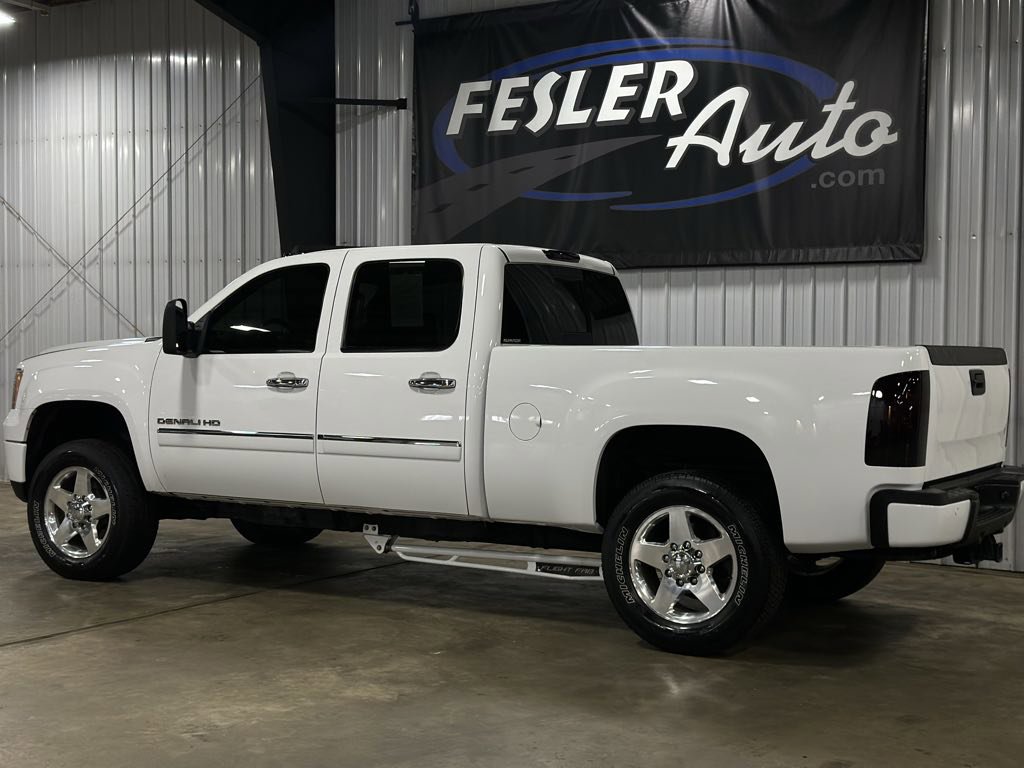 Used 2014 GMC Sierra 2500 Denali w/ Suspension Package, Off-Road image 11