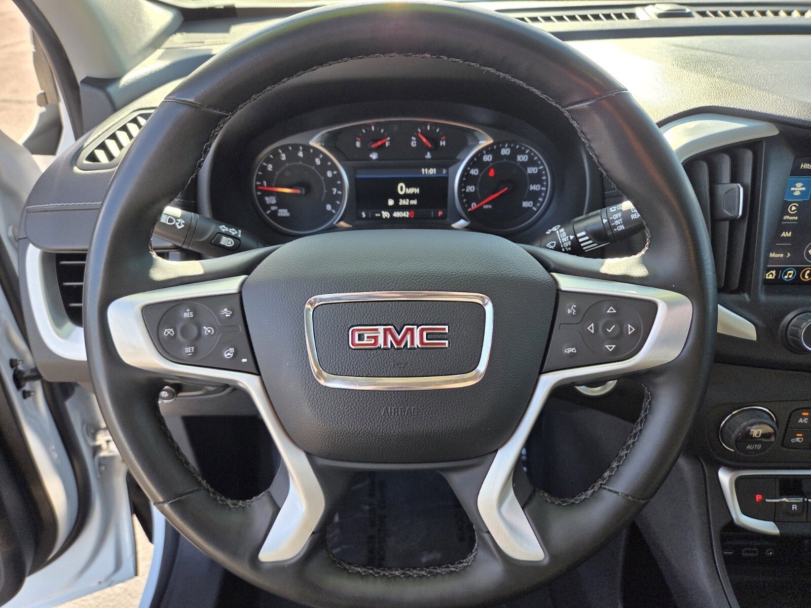 Used 2024 GMC Terrain SLT image 18