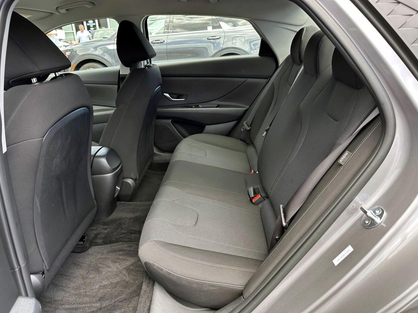 Used 2025 Hyundai Elantra SE FWD image 13