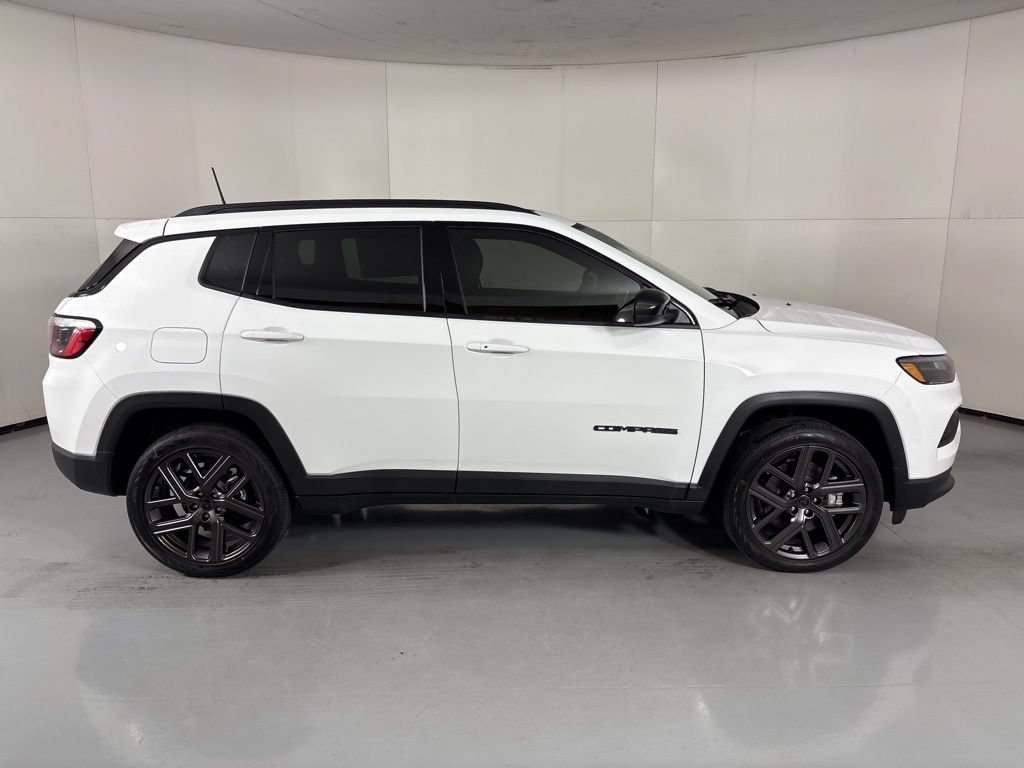 New 2026 Jeep Compass Latitude w/ Sun and Sound Group AWD/4WD image 9