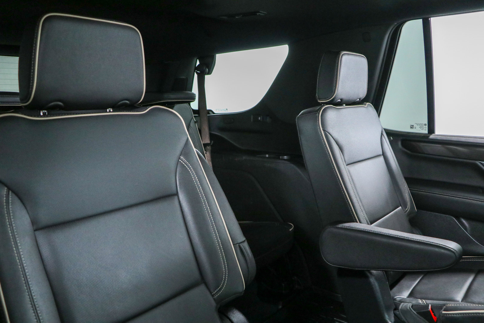 Used 2025 GMC Yukon Elevation w/ LPO, Elevation Black Package AWD/4WD image 33