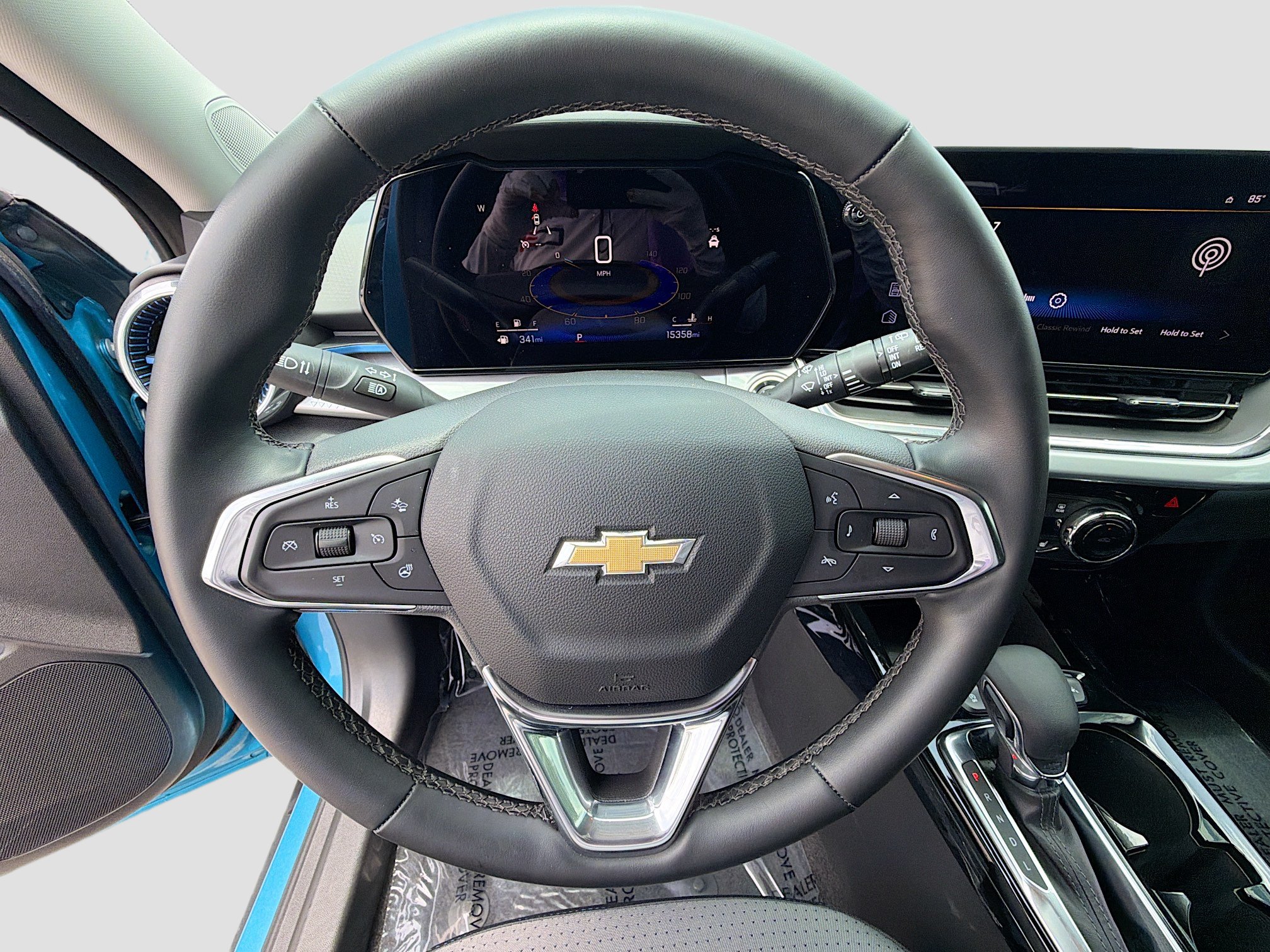 Used 2025 Chevrolet Trax LT w/ LT Convenience Package FWD image 37