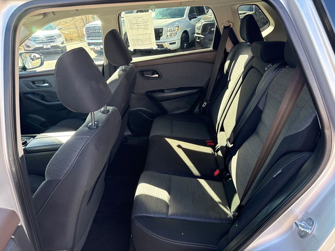 Used 2022 Nissan Rogue SV image 15