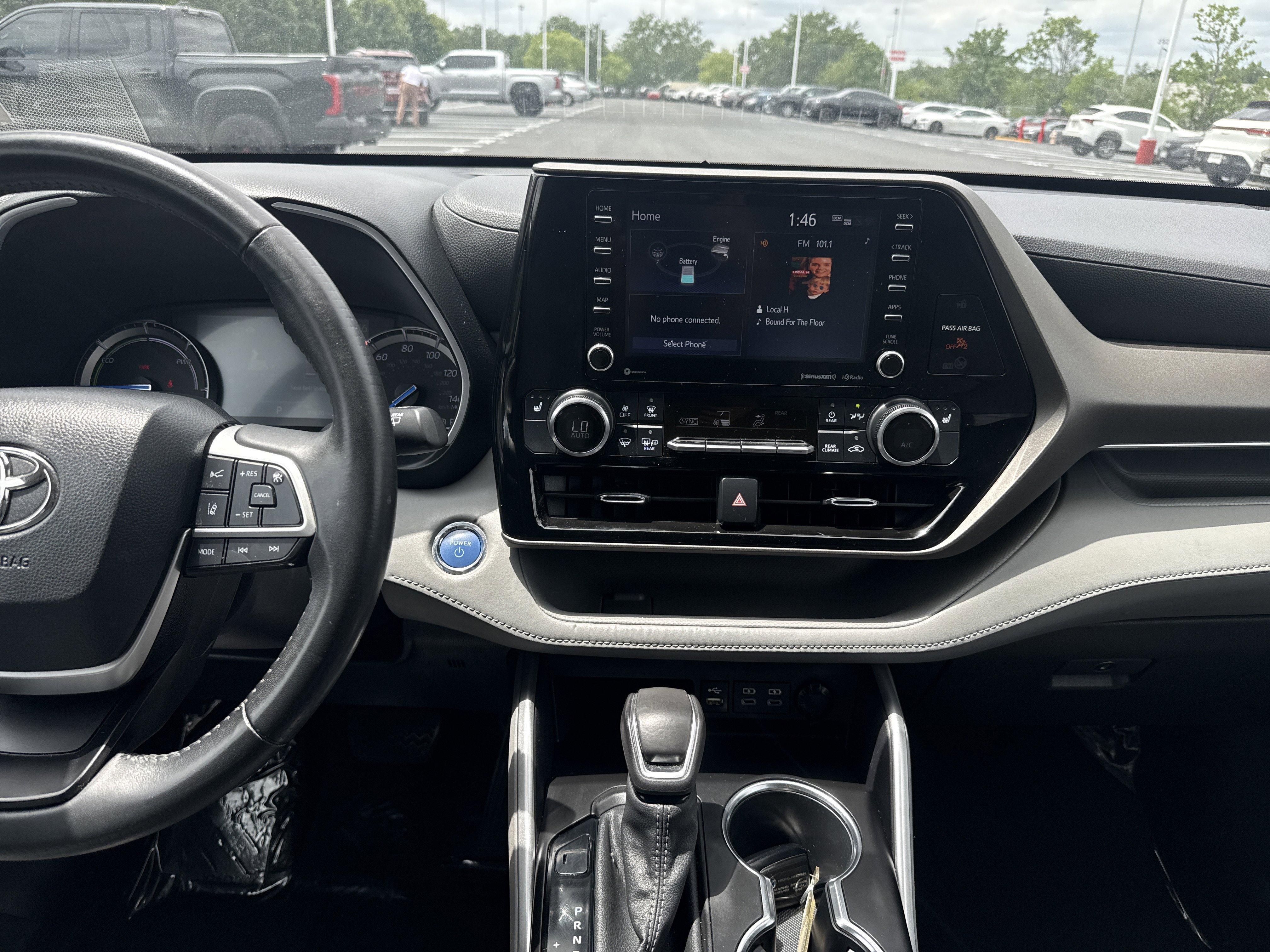 Used 2022 Toyota Highlander XLE AWD/4WD image 13