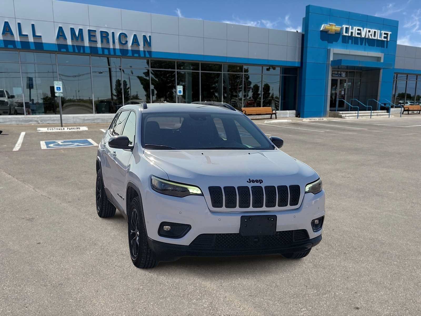 Used 2023 Jeep Cherokee Altitude Lux AWD/4WD image 3