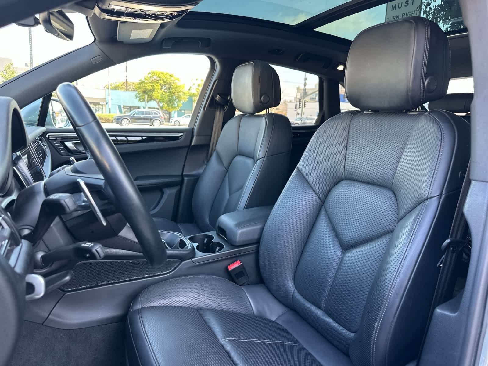 Certified 2023 Porsche Macan Turbo AWD/4WD image 5