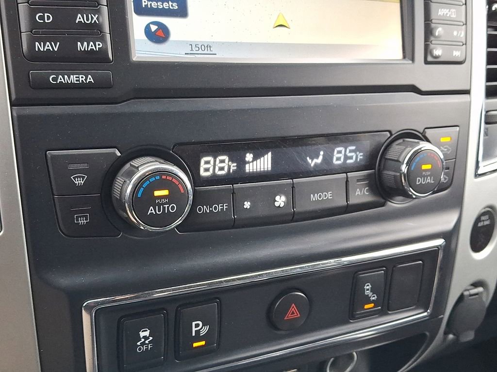 Used 2017 Nissan Titan SV image 16