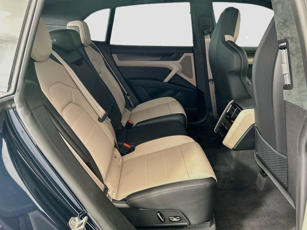 New 2026 Porsche Cayenne Turbo AWD/4WD image 22