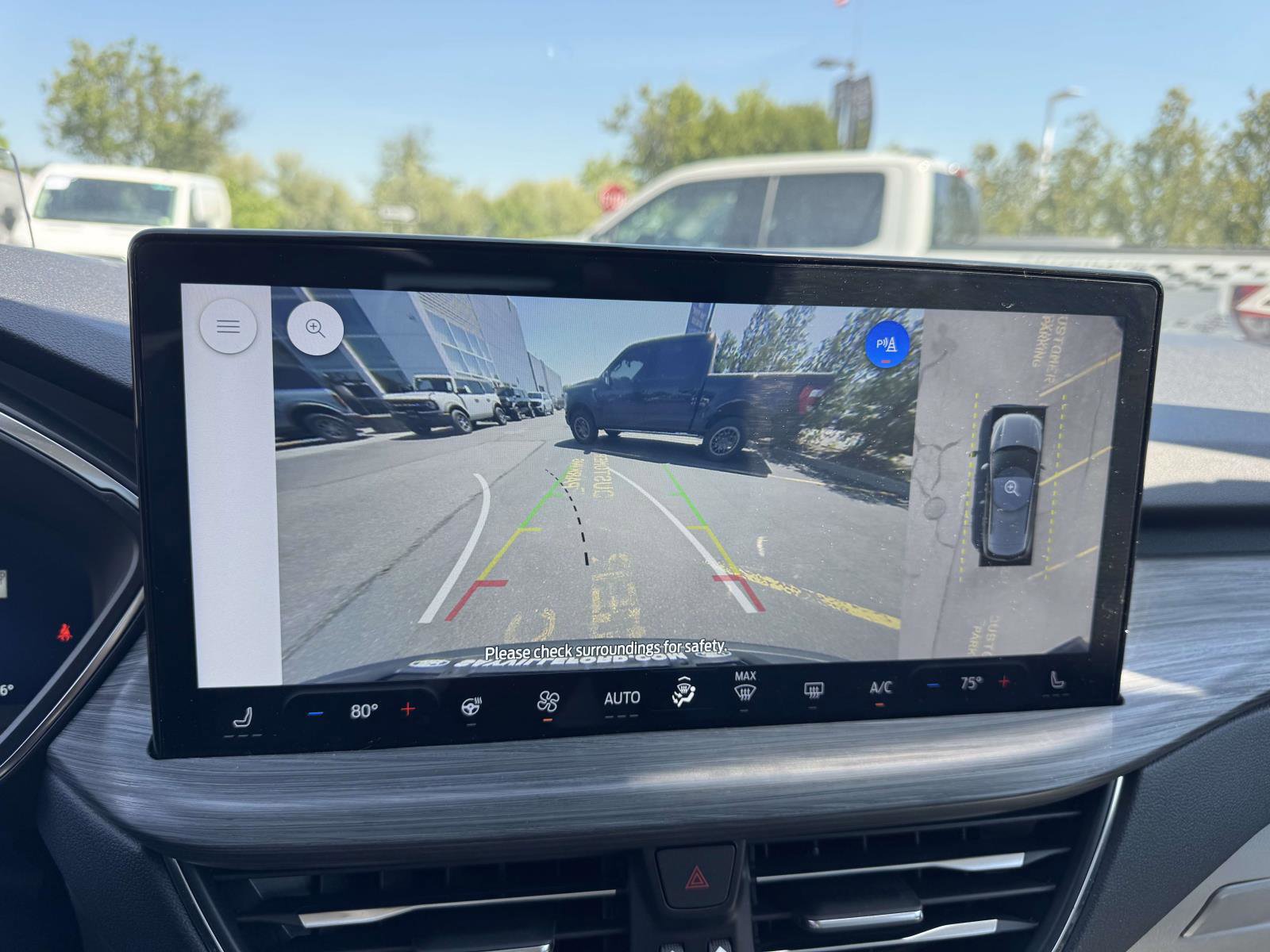 New 2023 Ford Escape SE w/ PHEV Premium Package FWD image 18