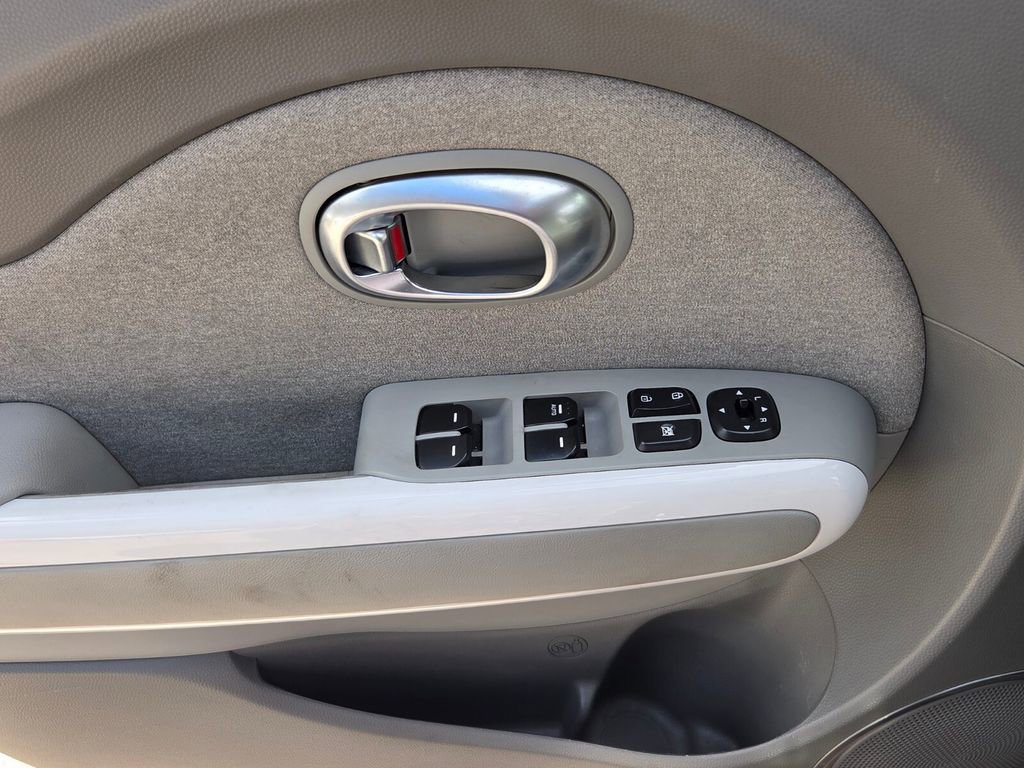 Used 2018 Kia Soul EV image 12