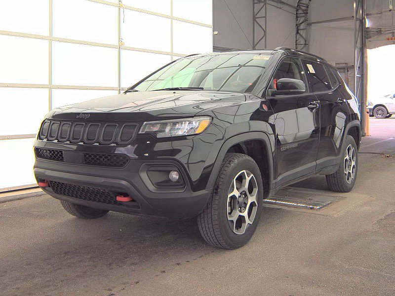 Used 2022 Jeep Compass Trailhawk w/ Trailhawk Convenience Group AWD/4WD image 2