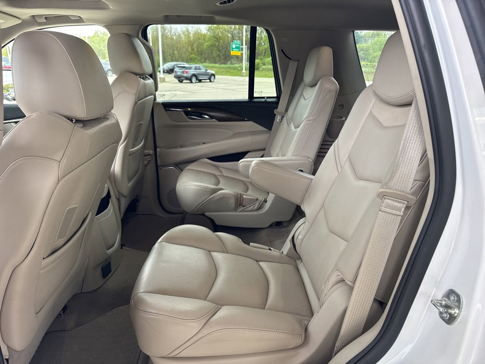 Used 2019 Cadillac Escalade Luxury AWD/4WD image 38