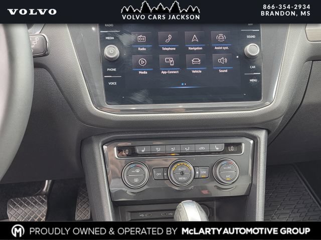 Used 2021 Volkswagen Tiguan SE w/ Panoramic Sunroof Package FWD image 9