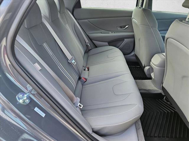 Used 2025 Hyundai Elantra Sport FWD image 18