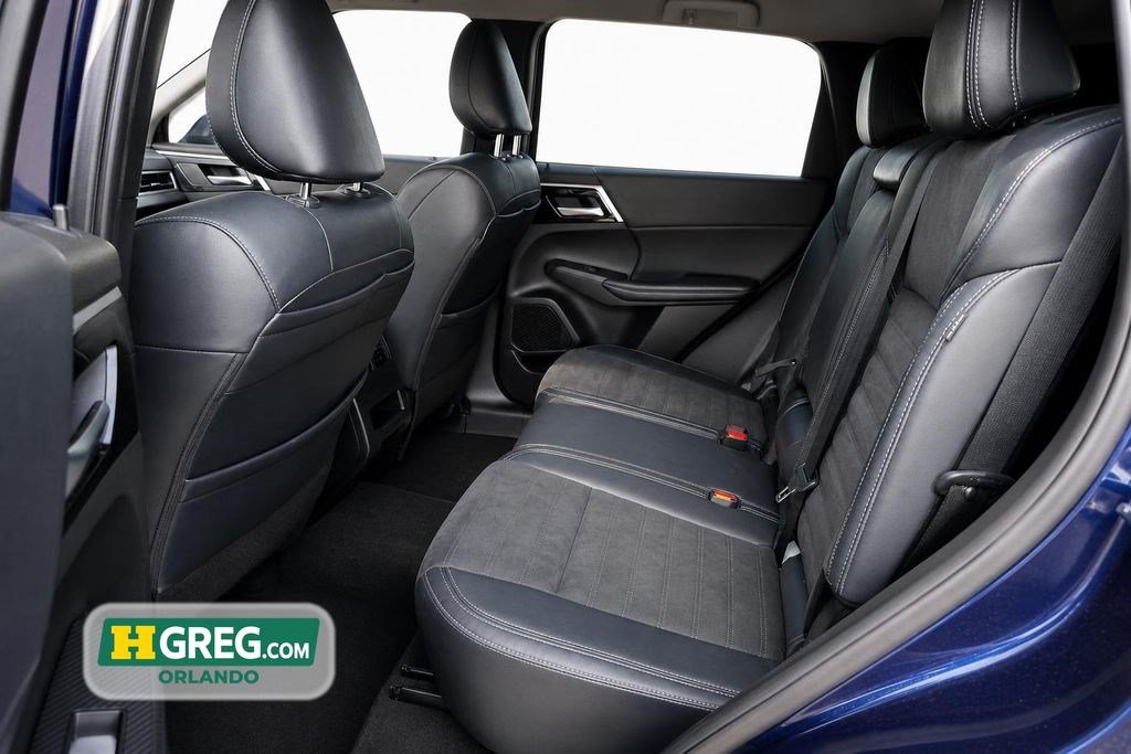 Used 2023 Mitsubishi Outlander SE FWD image 16