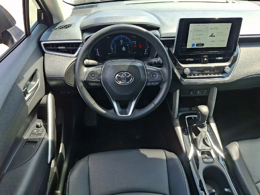 Used 2025 Toyota Corolla Cross XLE w/ Convenience Package AWD/4WD image 11