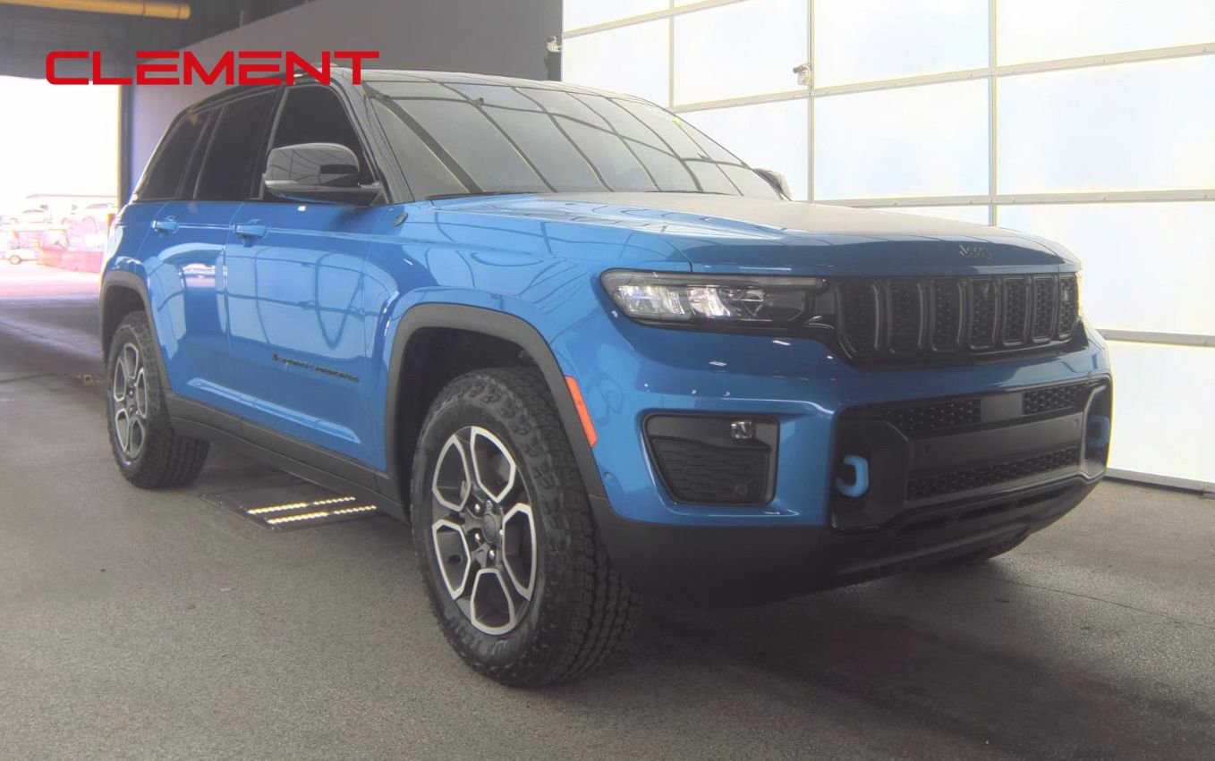 Used 2022 Jeep Grand Cherokee Trailhawk w/ Advanced Protech Group II AWD/4WD image 4
