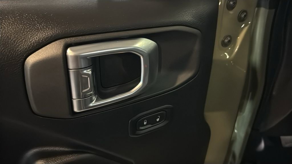 Used 2025 Jeep Wrangler Sport image 20