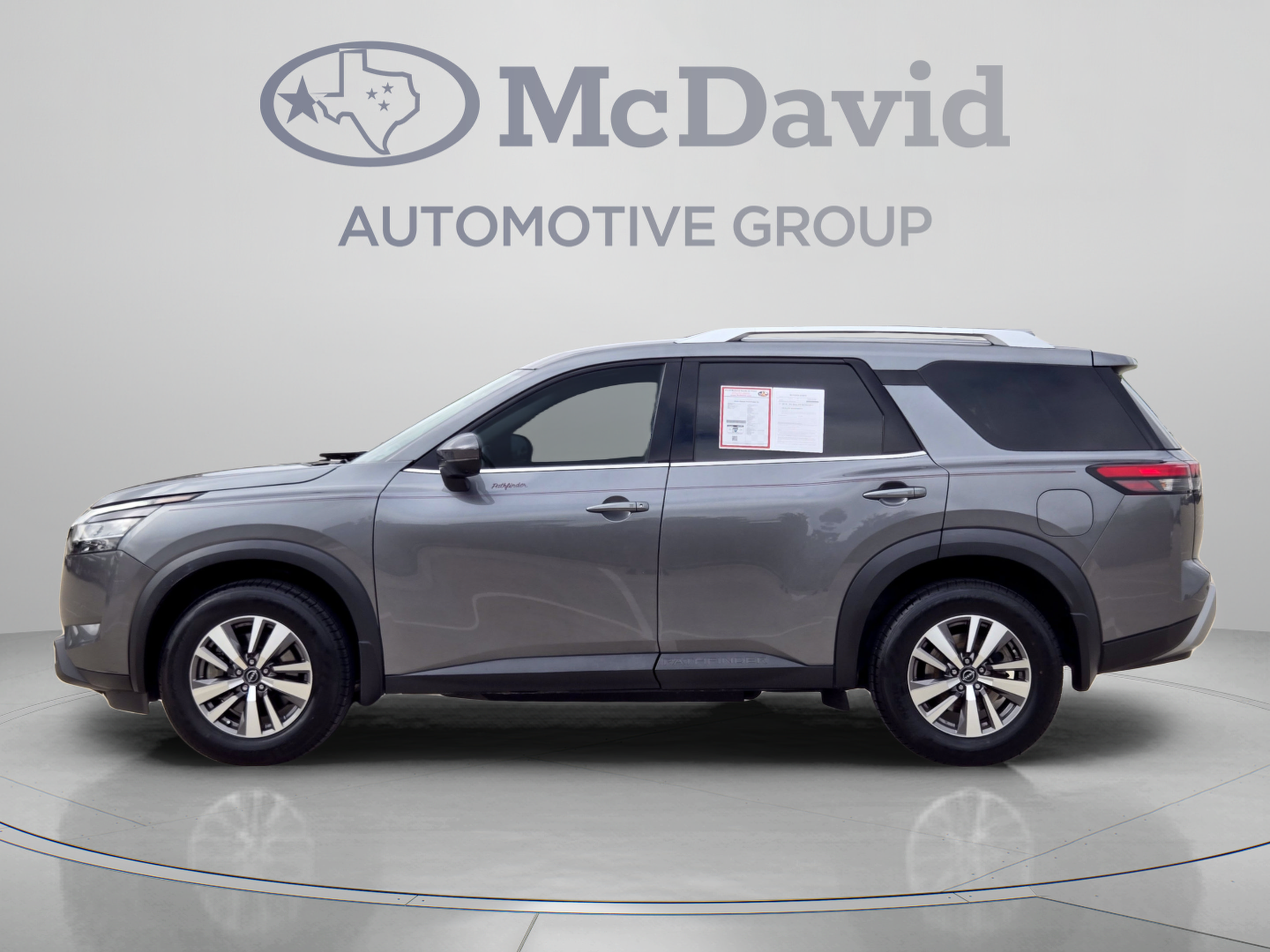 Used 2023 Nissan Pathfinder SL AWD/4WD image 2