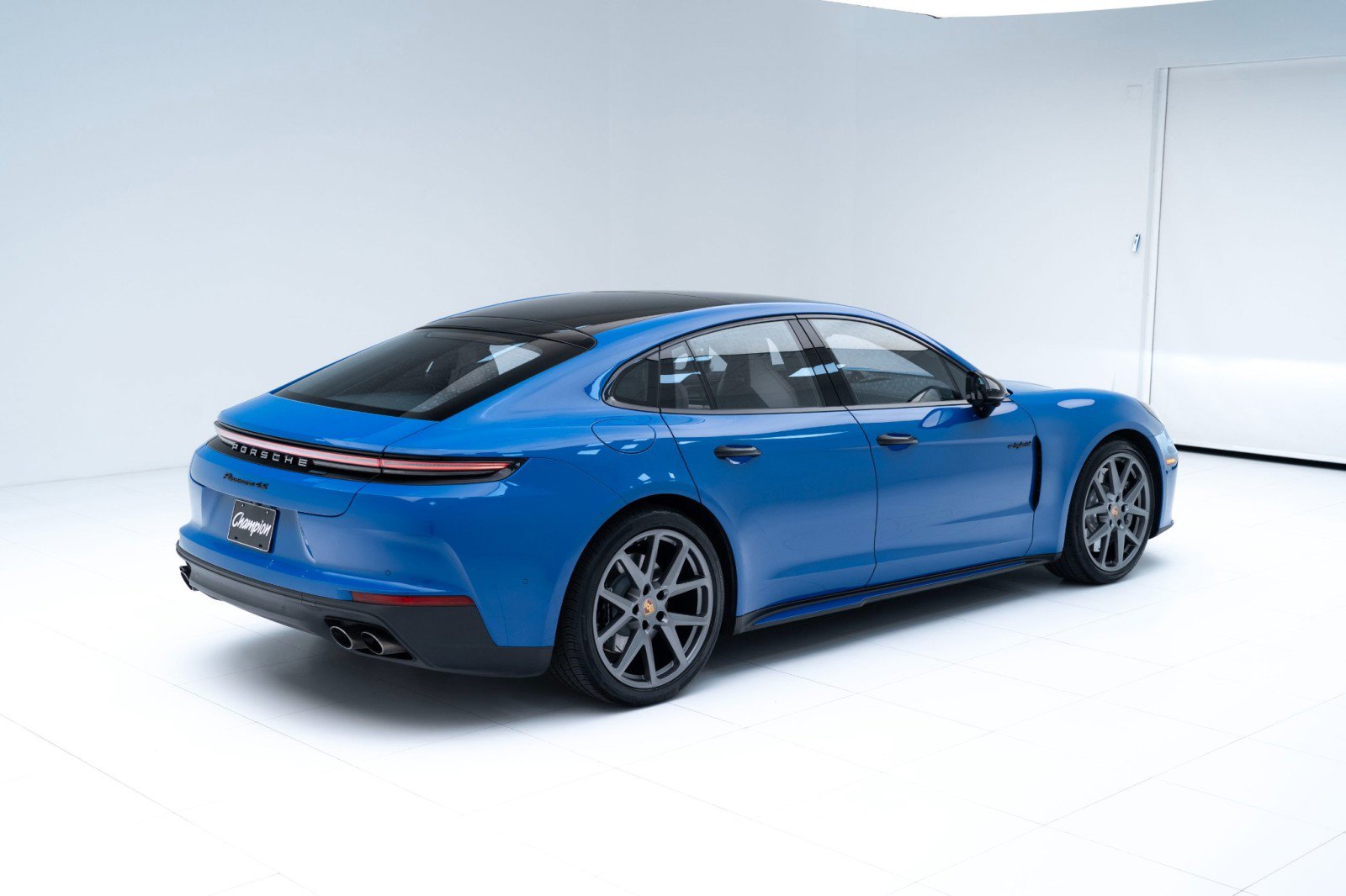 Used 2025 Porsche Panamera 4S image 9