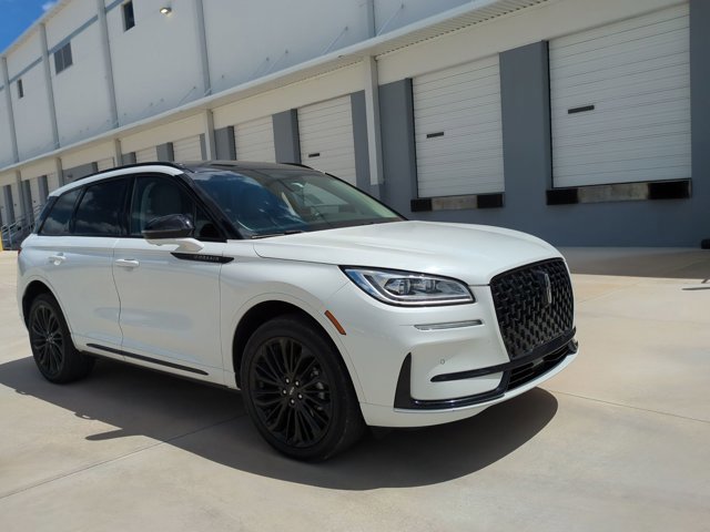Used 2023 Lincoln Corsair Reserve w/ Equipment Group 201A FWD image 3