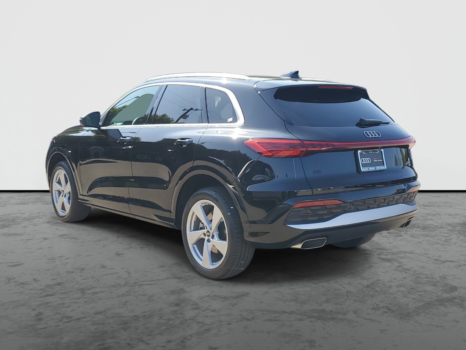 Used 2025 Audi Q5 Premium w/ Premium Plus AWD/4WD image 3
