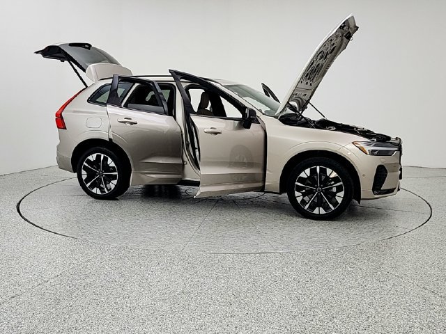 Certified 2026 Volvo XC60 B5 Plus AWD/4WD image 10