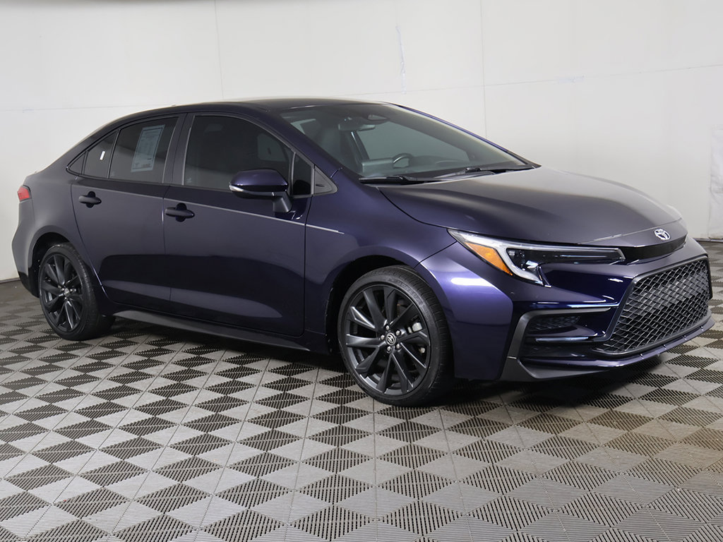 Used 2024 Toyota Corolla SE FWD image 3