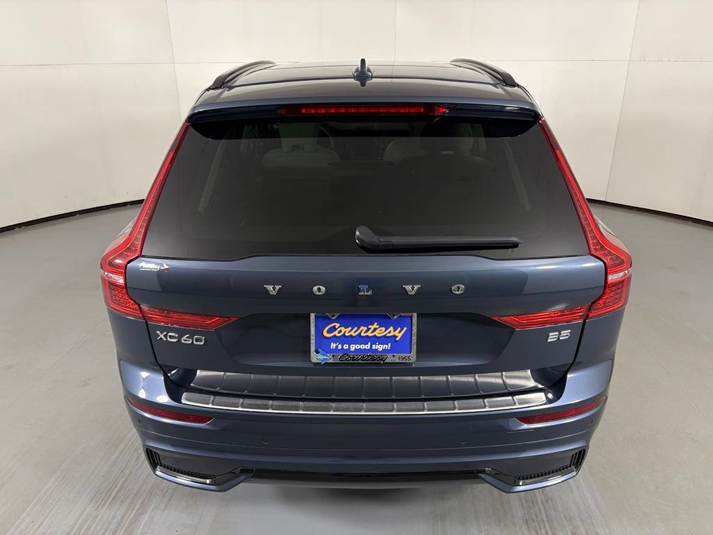 Used 2023 Volvo XC60 B5 Plus w/ Climate Package FWD image 7