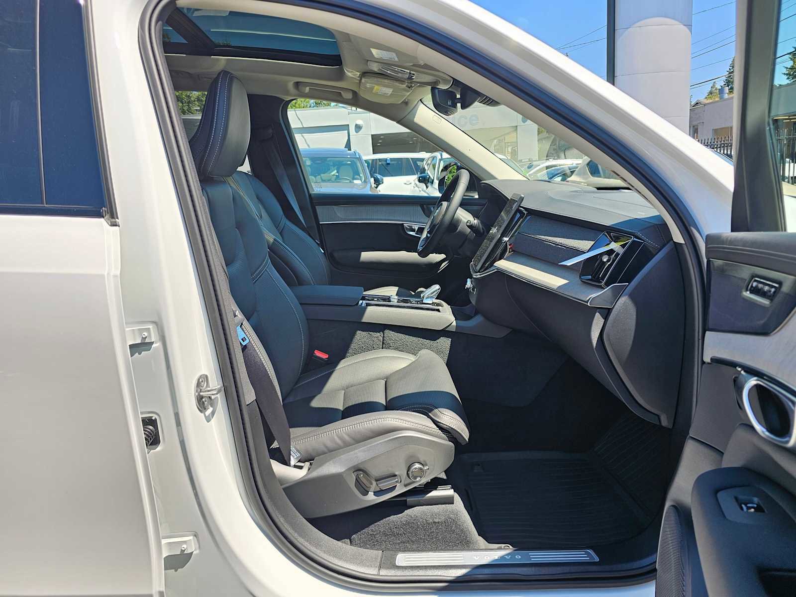 New 2026 Volvo XC90 T8 Ultra w/ Protection Package image 10