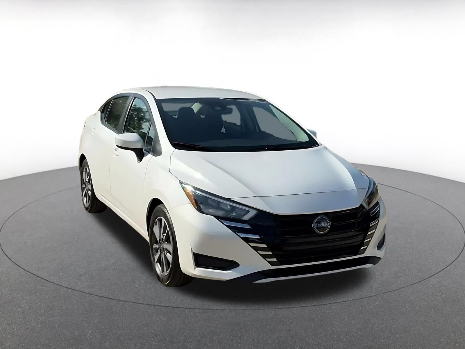 Used 2025 Nissan Versa SV FWD image 3