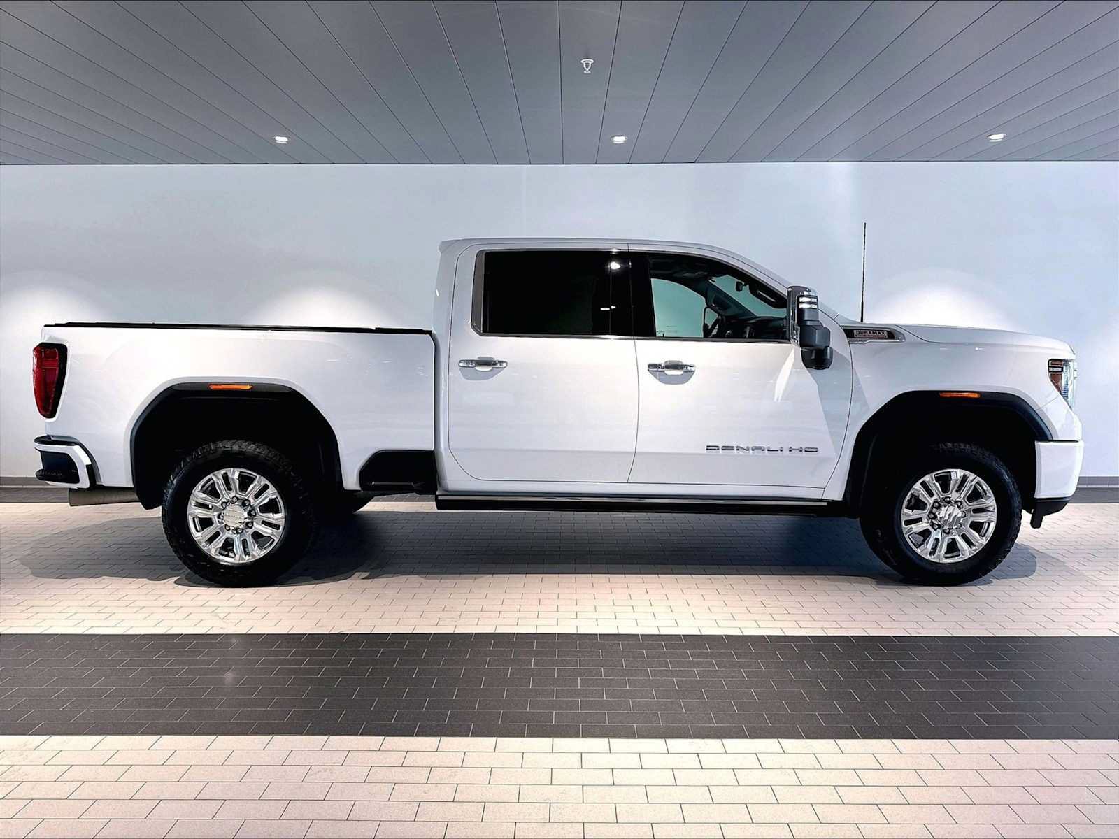 Used 2023 GMC Sierra 3500 Denali w/ Denali Ultimate Package AWD/4WD image 11