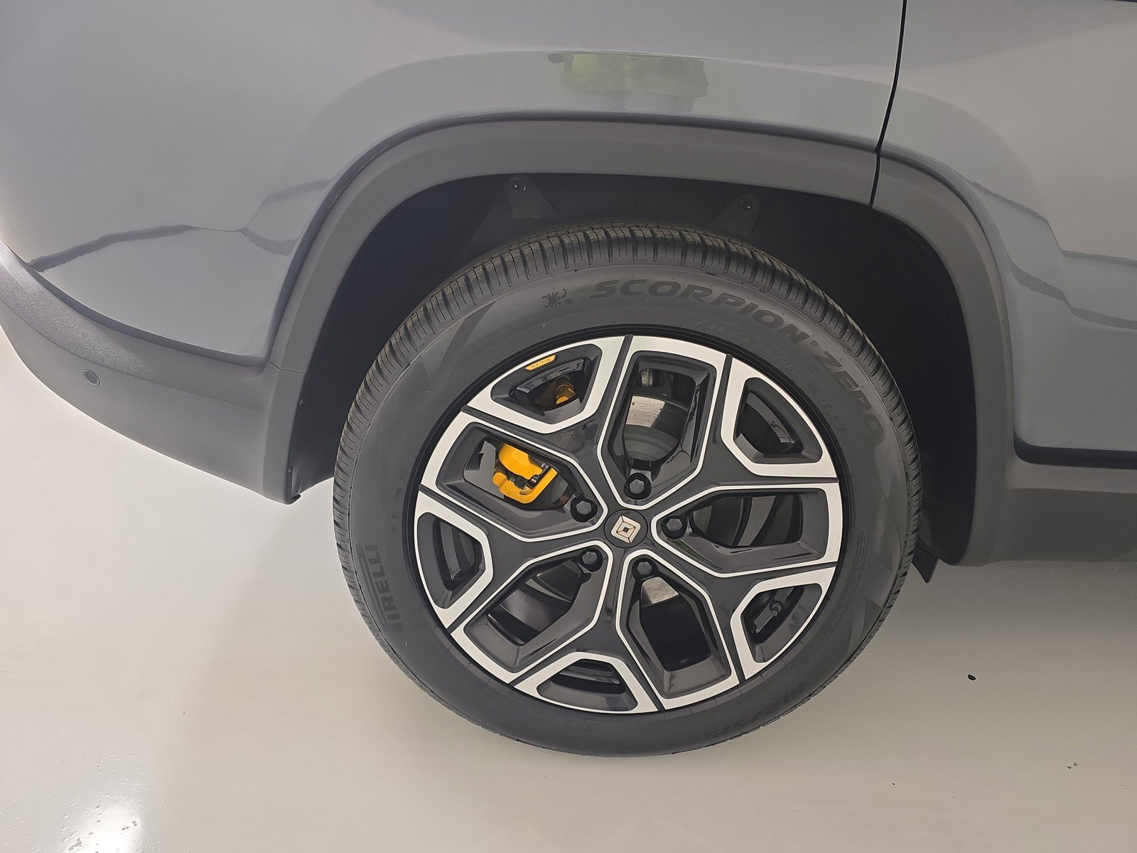 Used 2024 Rivian R1S Adventure AWD/4WD image 12