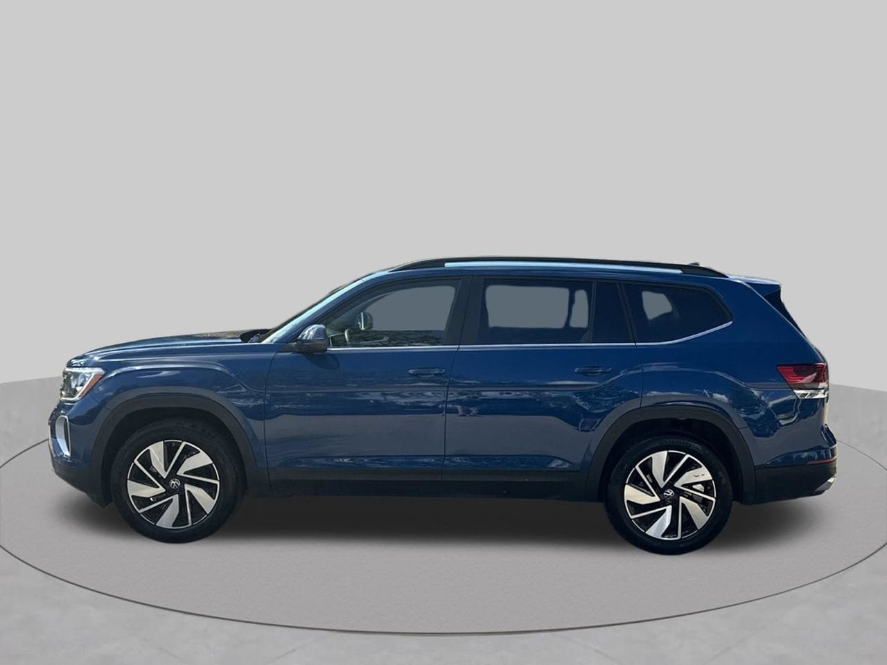 Used 2026 Volkswagen Atlas SE FWD image 2