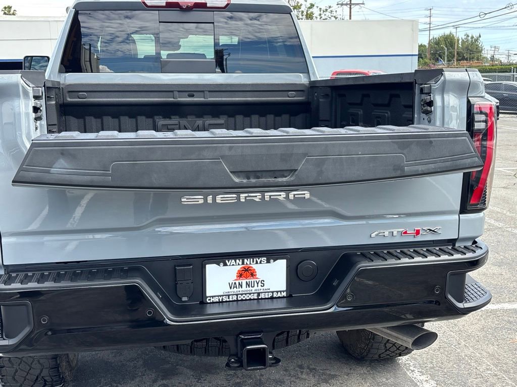Used 2025 GMC Sierra 2500 AT4X image 9