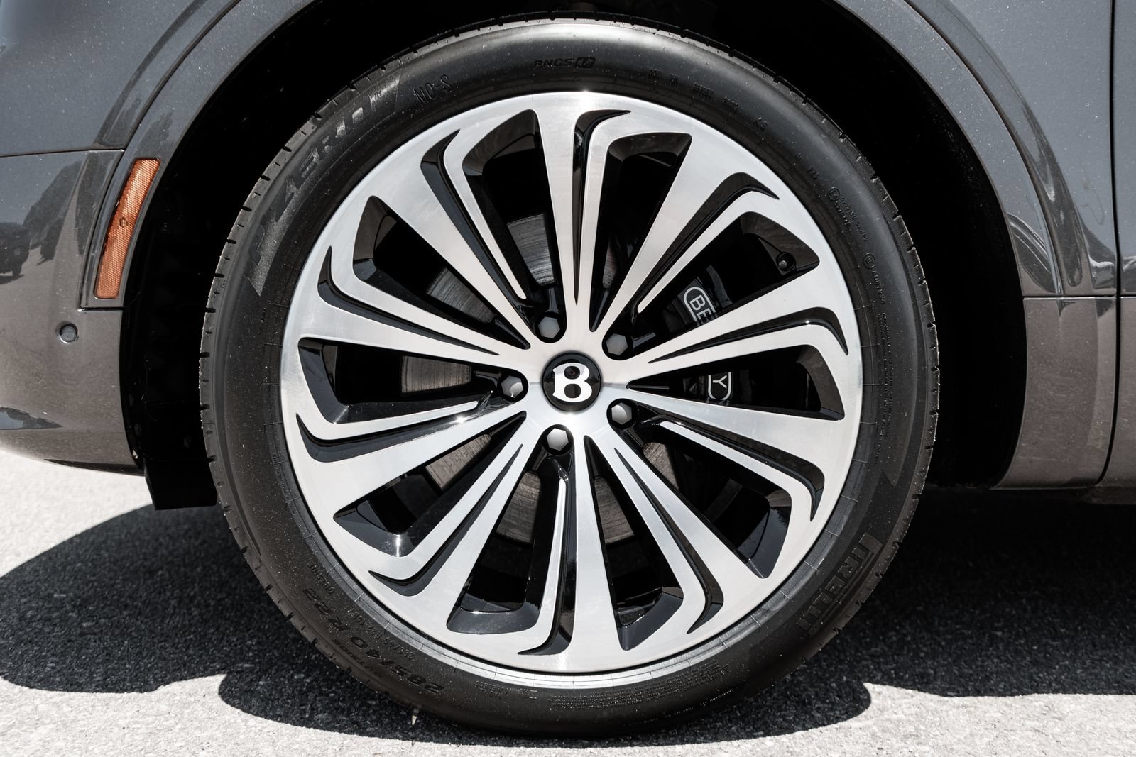 Certified 2024 Bentley Bentayga AWD/4WD image 6