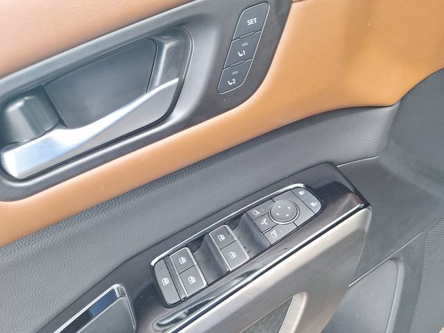 Certified 2025 Nissan Pathfinder Platinum AWD/4WD image 12