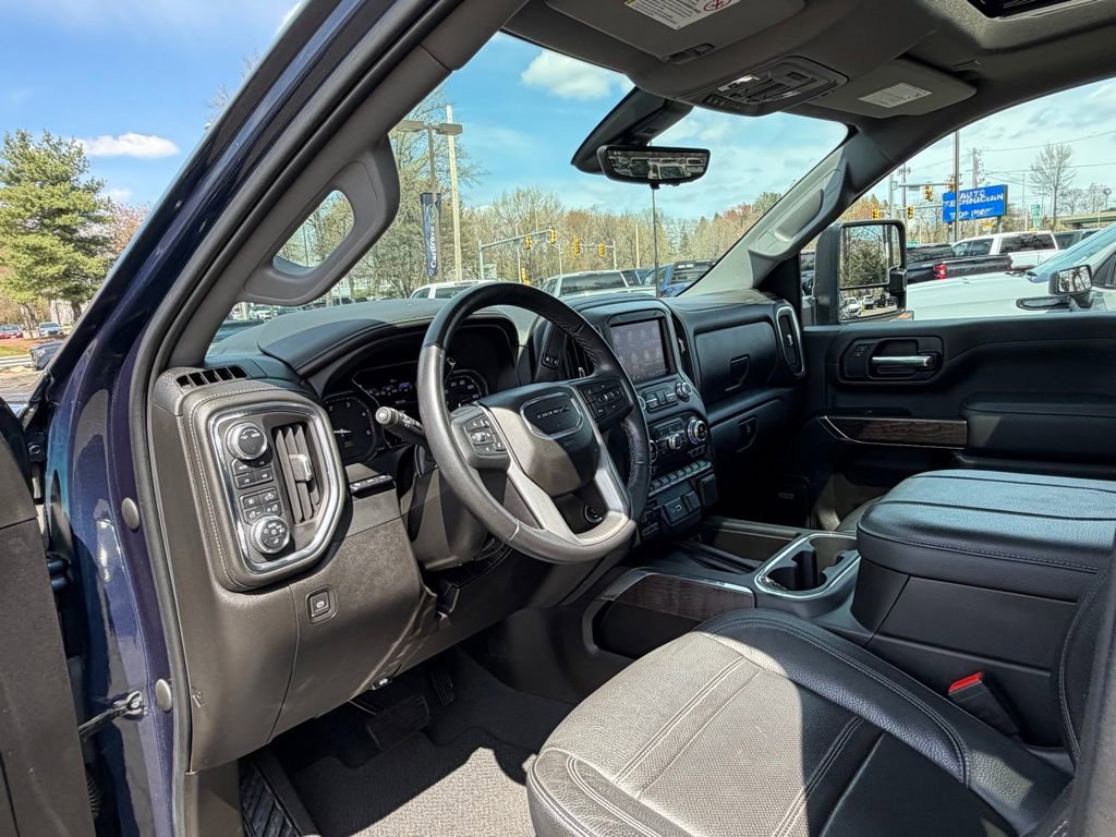 Used 2023 GMC Sierra 3500 Denali w/ Denali Ultimate Package AWD/4WD image 21