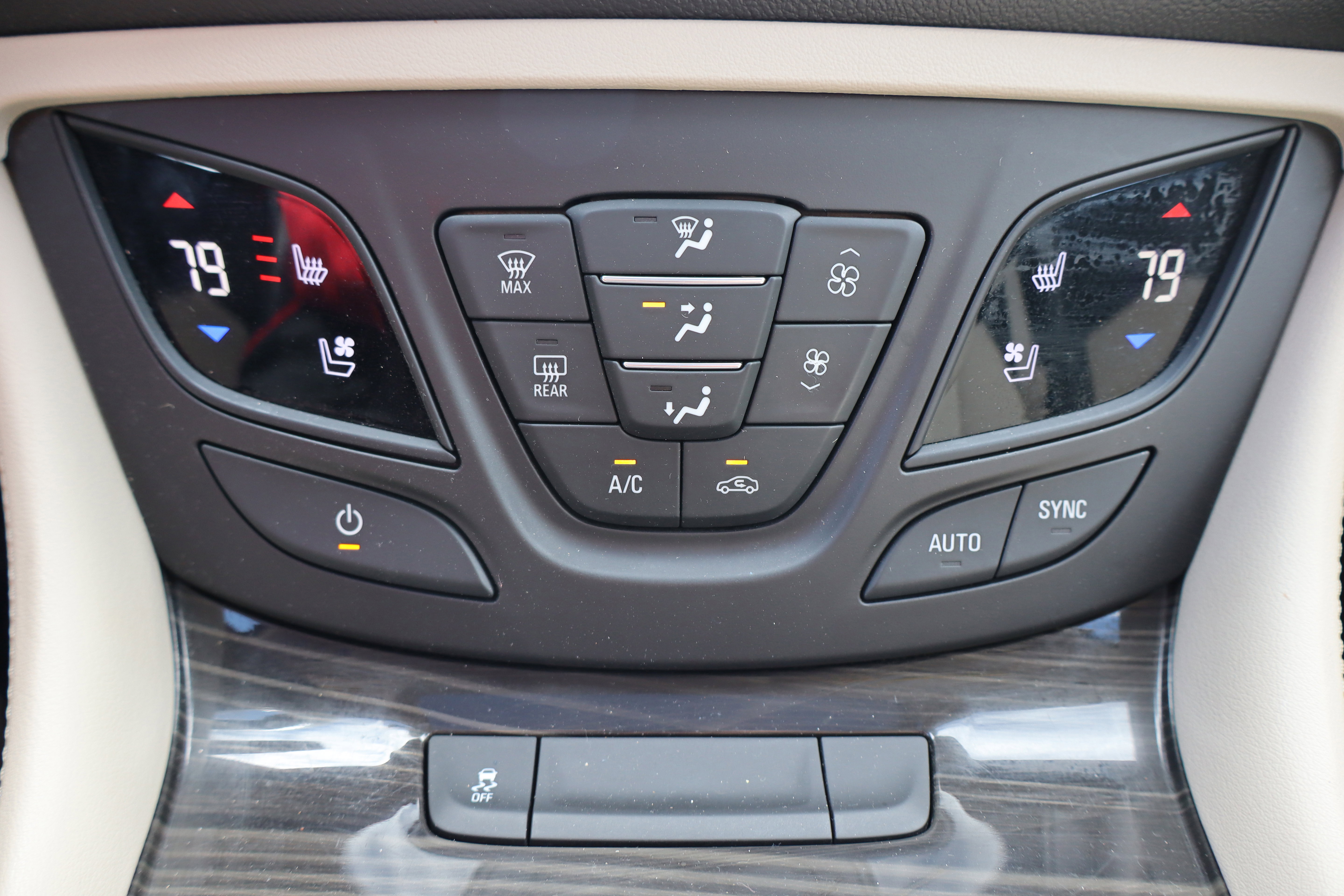 Used 2019 Buick Envision Premium w/ Driver Confidence Package image 19