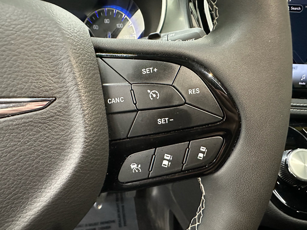 Used 2026 Chrysler Pacifica Limited w/ S Appearance Package FWD image 33