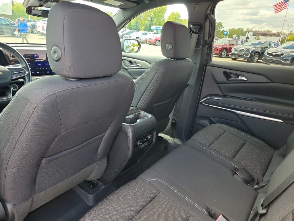 Used 2024 Chevrolet Traverse LS FWD image 28