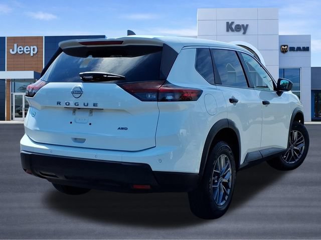 Used 2024 Nissan Rogue S AWD/4WD image 5