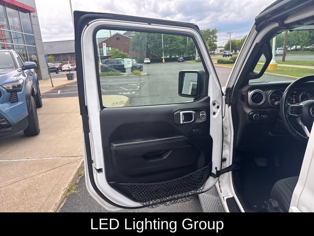 Used 2018 Jeep Wrangler Unlimited Sahara AWD/4WD image 12