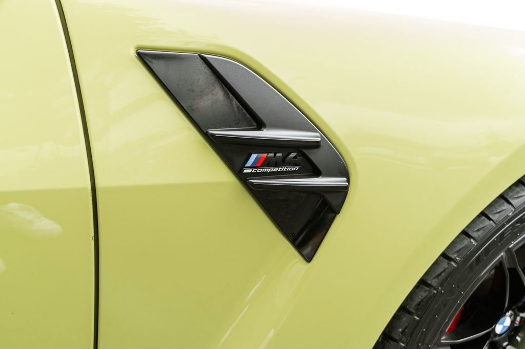 Used 2022 BMW M4 Competition w/ Executive Package RWD image 4