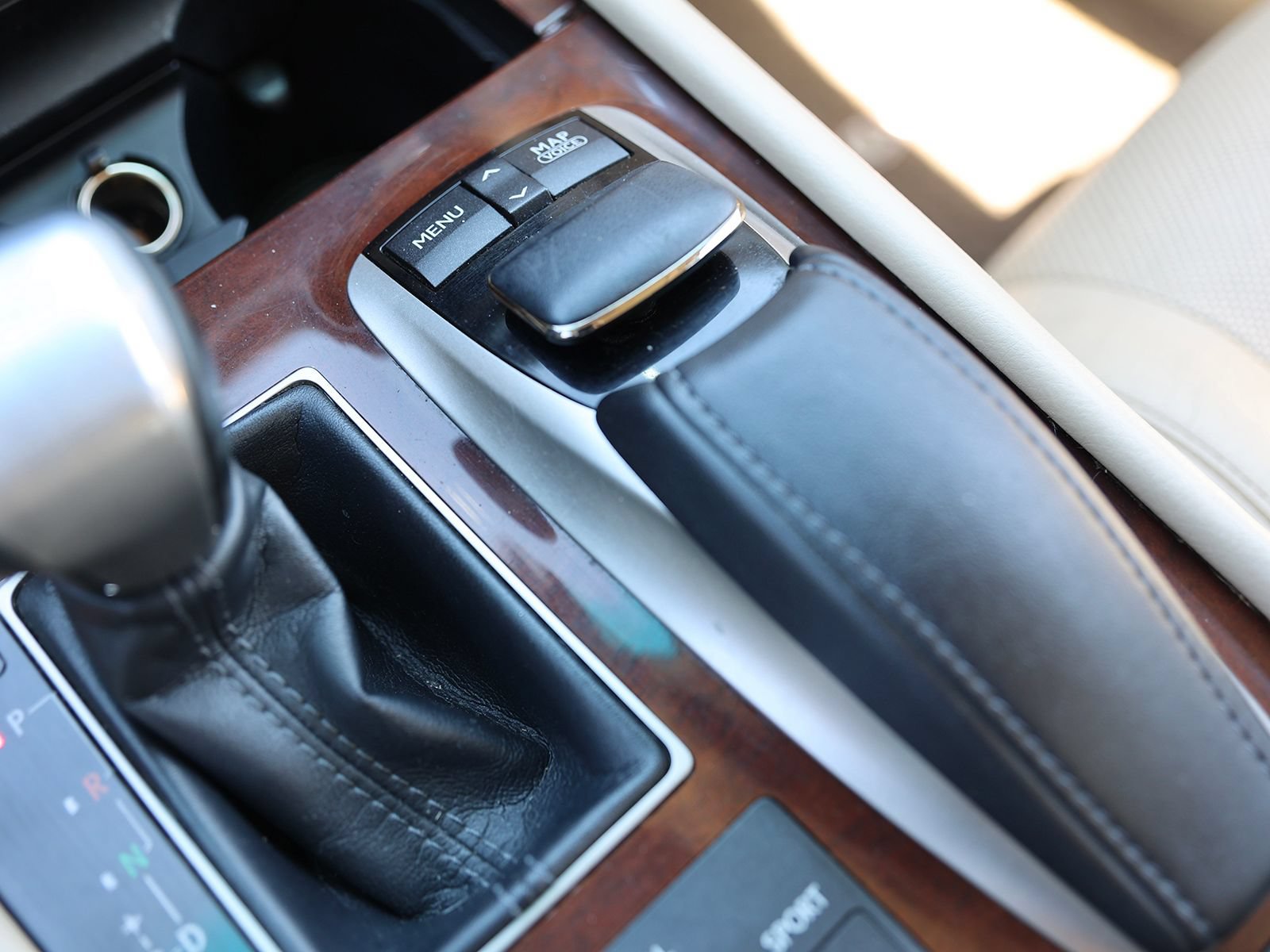 Used 2013 Lexus LS 460 AWD w/ Comfort Pkg image 34