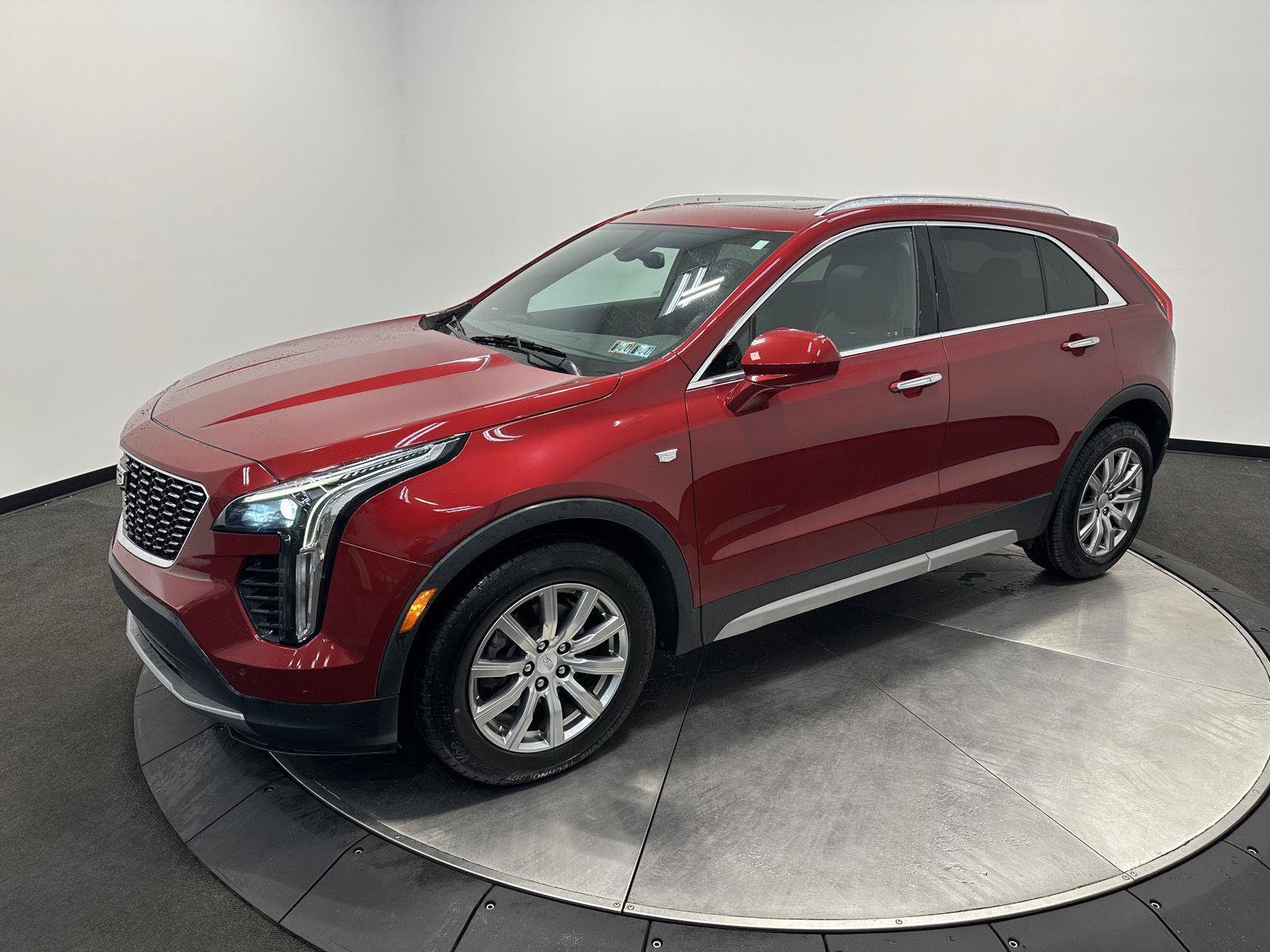 Used 2019 Cadillac XT4 Premium Luxury w/ Cold Weather Package AWD/4WD image 4