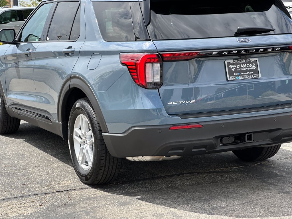 New 2026 Ford Explorer Active RWD image 5